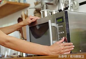 还在相信朋友圈使用微波炉致癌的说法?微波炉表示这锅不想背!