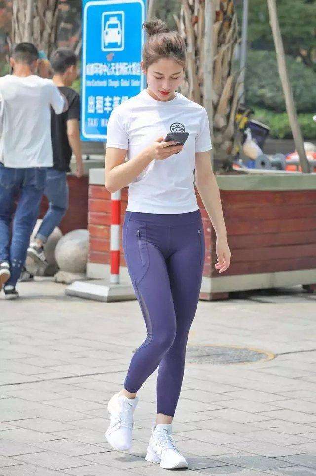 没肉的看完千万别穿, 微胖女生才能驾驭这样的紧身裤