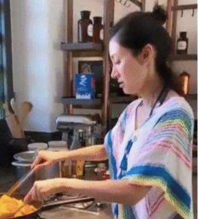 【女人味】李嘉欣49岁的年纪,素颜显憔悴还没气色,老了果然没女人味!