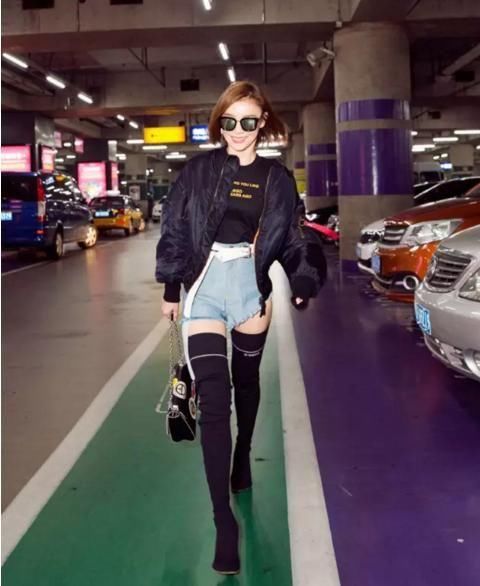 以为穿上“流行紫”就是梦幻少女？真想帮袁姗姗把袖子剪掉！