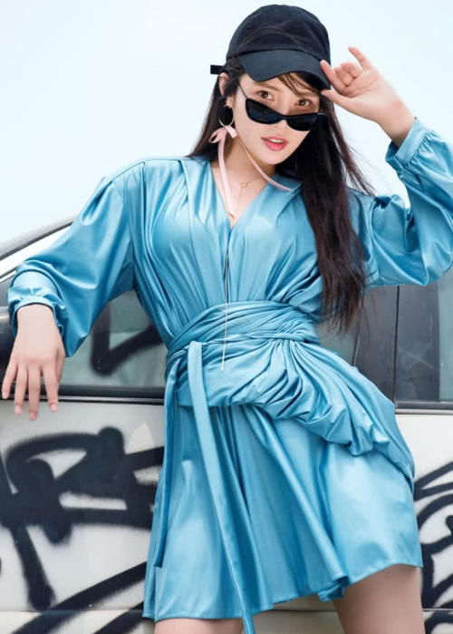 大嫂徐冬冬厉害了，这是把裙子卷起来当腰带？这操作一般人做不来