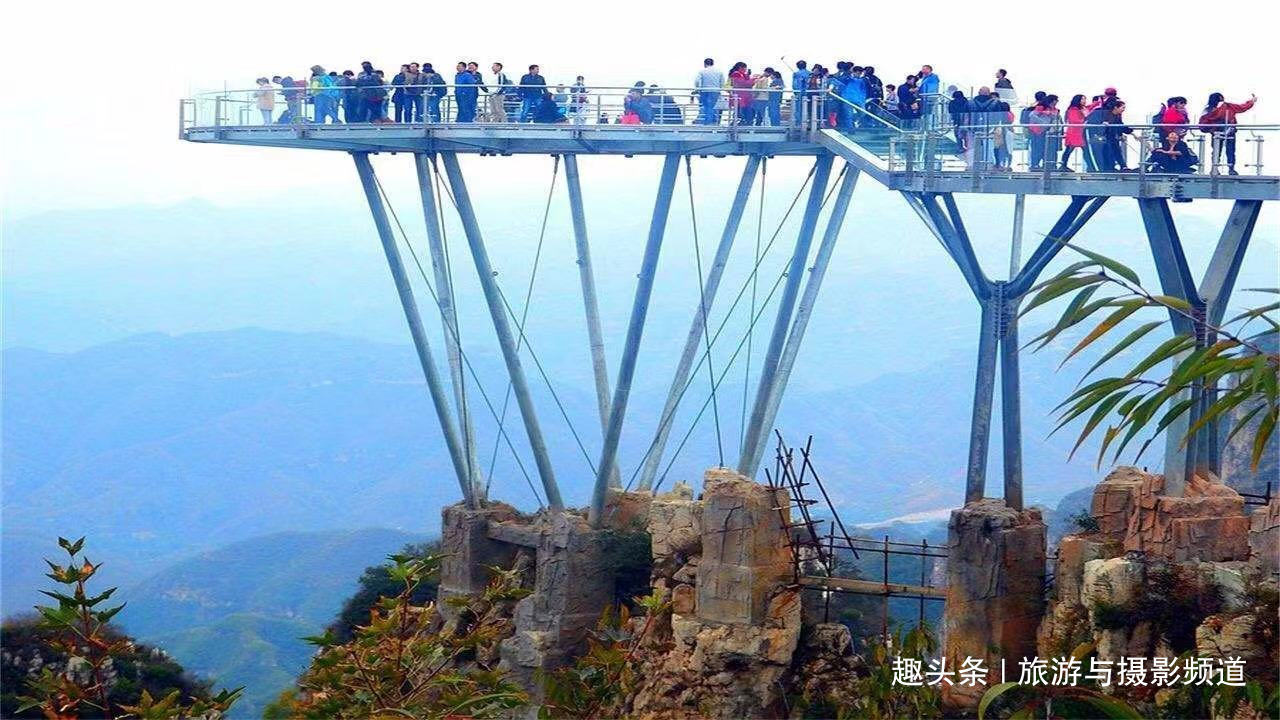 中国“最爱国”的玻璃桥！仅凭8根柱子支撑建在狼牙山山顶上！