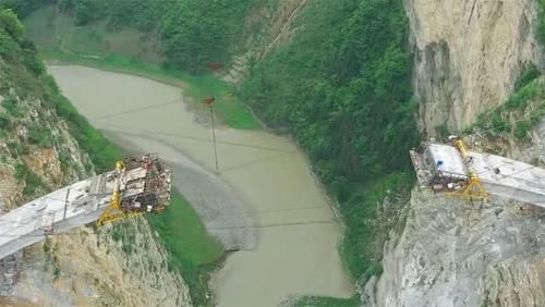  智慧：山上无任何支撑，跨山大桥如何修建的，看完不得不佩服工