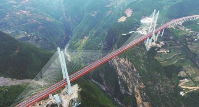 中国建世界最高桥梁：全长721米距江面300米，能用百年还能跑高铁