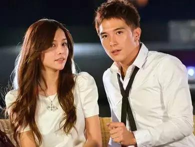 又一对合约情侣到期?为了配上小狼狗男友,她悄