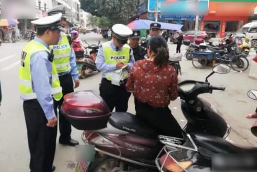 摩托车电动车燃油车都陷入困境！日常出行该咋办？专家给出5个字