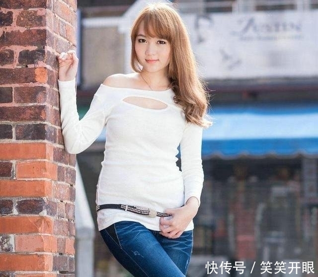 尽显|微胖的牛仔裤美女,尽显曼妙的身姿,背影都那么迷人