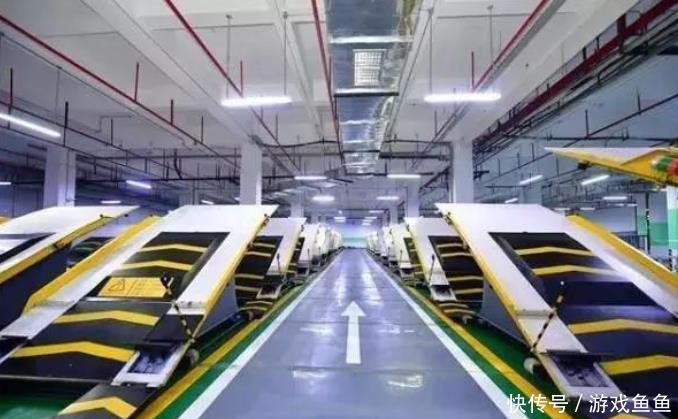 真是不可思议，停车场出现了“新型”车位，500个车位变800个