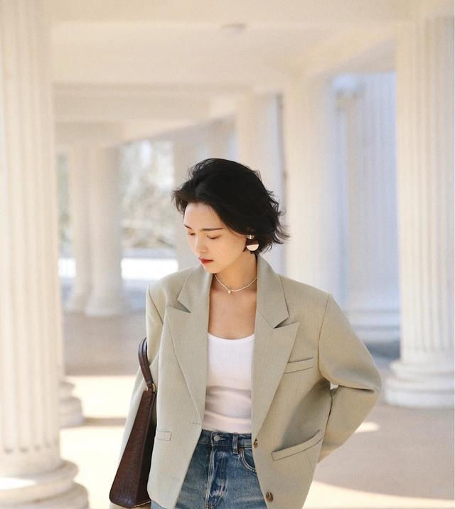  「面搭配高腰牛仔」衣服买得越来越少,但穿得越来越时髦好看的秘诀,仙女们快来mark...