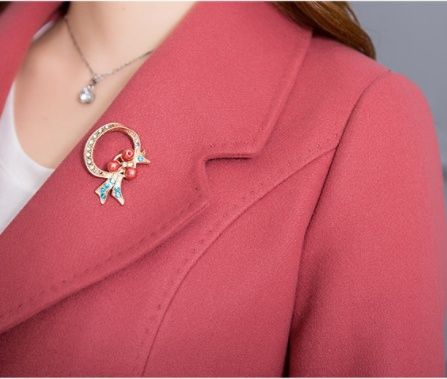 风衣真的已经过时了，毛呢大衣比鹿皮绒大衣洋气百倍，上身超有范