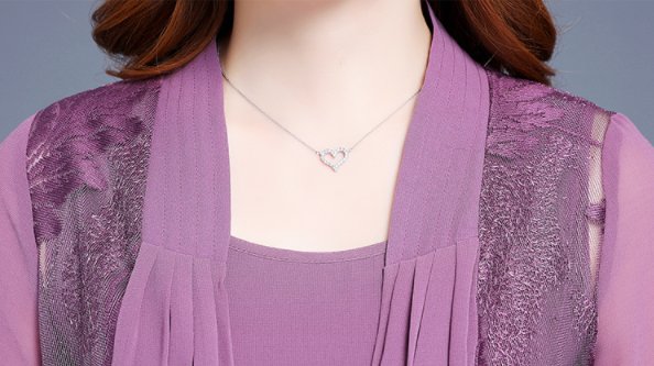 60后女人，若不缺钱!就穿这样的“妈妈装”，端庄优雅显高贵