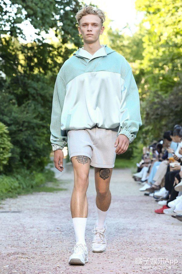 关于一场“逃离、隐世、战斗”的时装大秀!