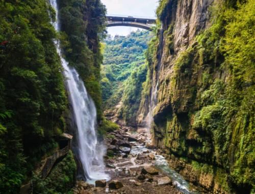 湖北原始美景，风光雄伟秀丽，被称为“地球上最美丽的伤痕”