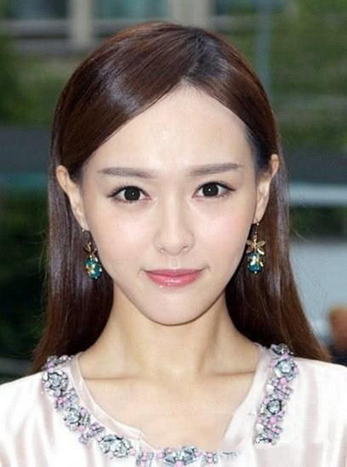 唐嫣仅换了一款眉,年轻了不止十岁,选对眉形很关键!