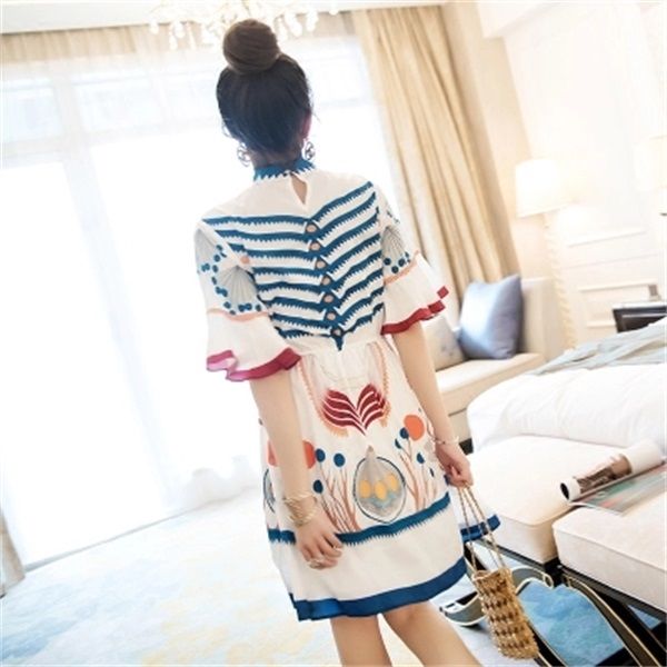 倘若你不到1米六，裙子不要太长，这些高高裙+单鞋，凸显自信美