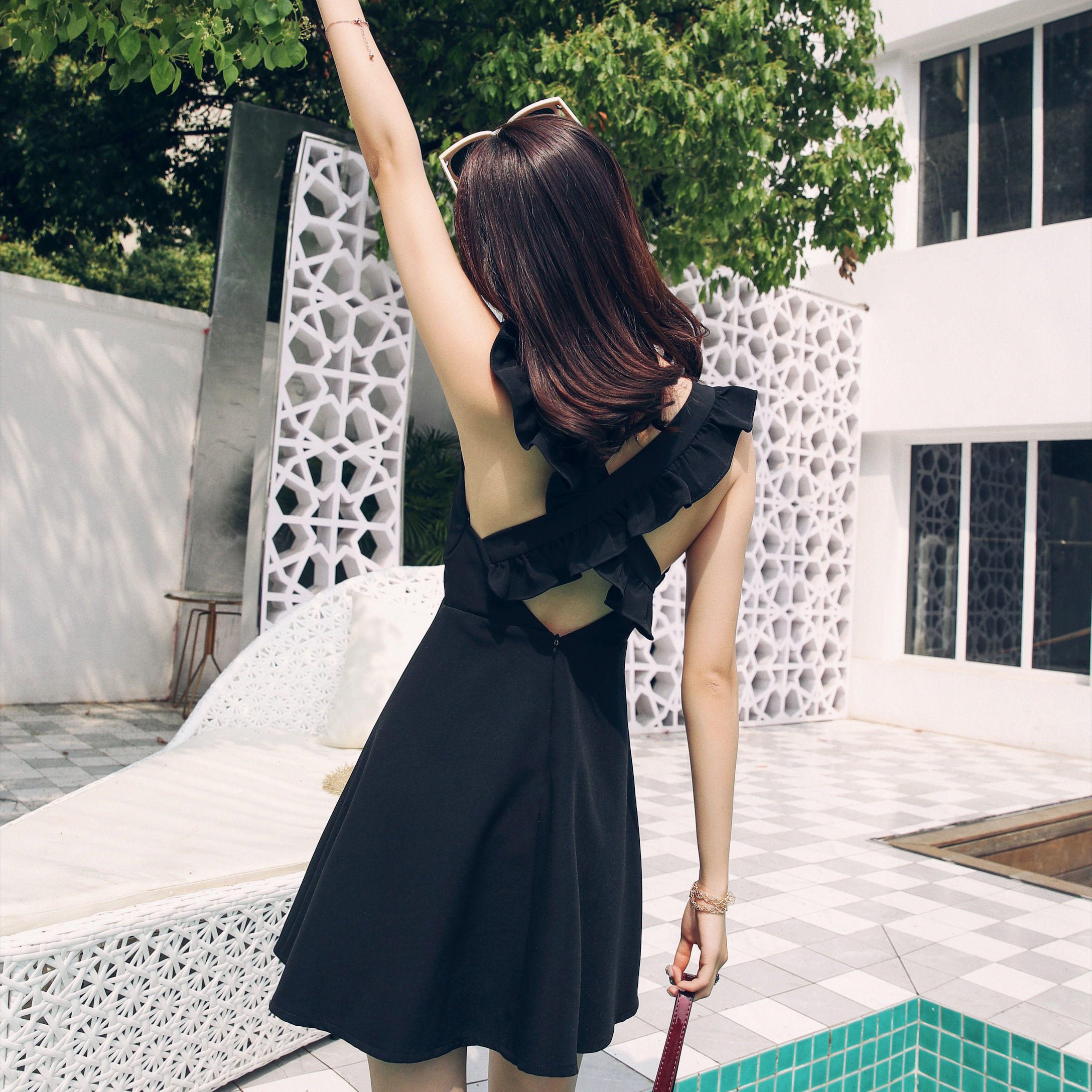 今年流行这样的“沙滩裙”，比比基尼还撩人，震撼所有人的眼球