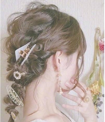  『女生』00后女生日系软萌发型，上面的小发饰少女心爆棚，小仙女马起来