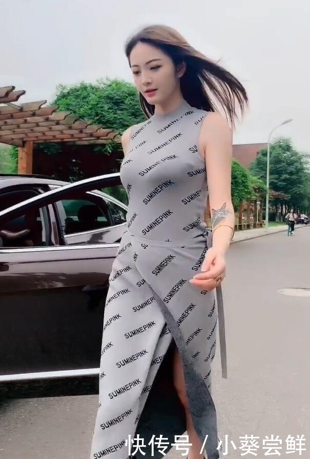  「身材」街拍小姐姐，身材高挑的美女搭配连衣裙，高贵又好看