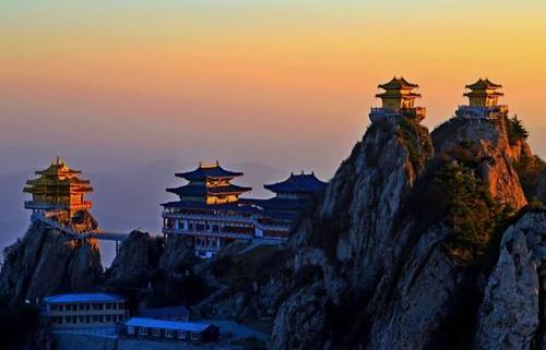 河南旅游攻略：河南这处人间仙境和湖北武当山齐名，周末的好去处