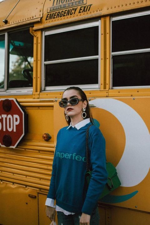  「针织衫」女人买针织衫，就要挑这4种“耐看色”，穿个两三年都不会过时