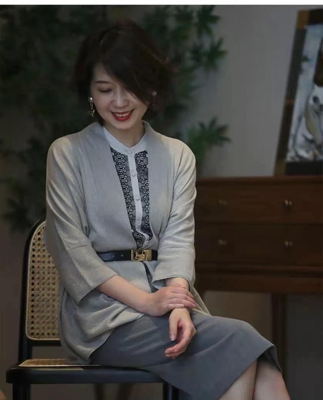 「显得」穿搭适宜：整套搭配会显得特别的优雅温柔