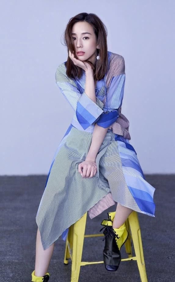 张钧宁厉害了，披着一身“草”扮总裁，气质却像某宝卖家秀