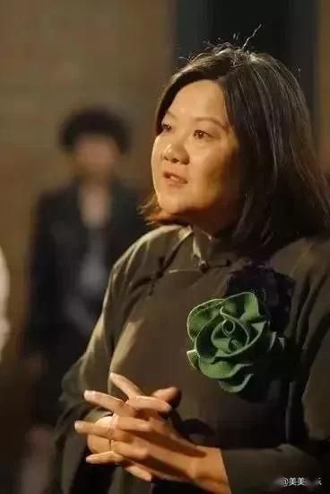  【洪晃】三次婚姻失败，她又找了新男友同居？卑微跪求男友留下来？