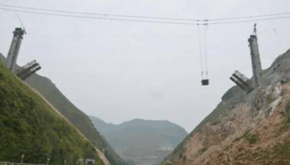 中国建世界最高桥梁：全长721米距江面300米，能用百年还能跑高铁