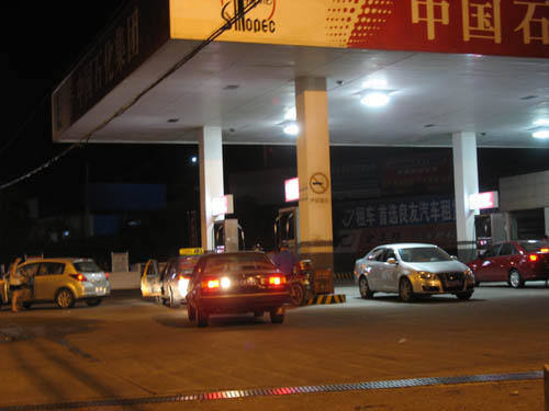 中午去加油更省钱？这五个加油谎言很多人都被骗了！