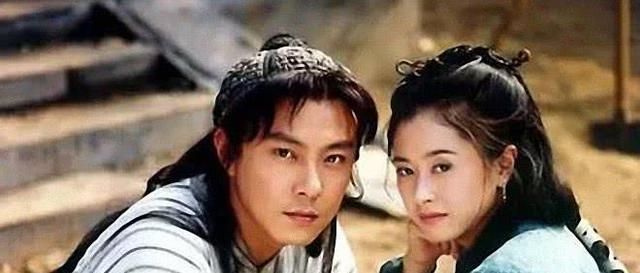  『被誉为』90年代人气很旺的他，被誉为周星驰接班人，与妻子过二人生活