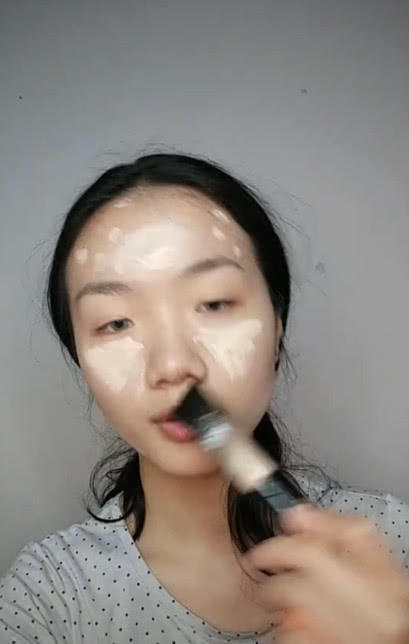 不怕丑女化妆，就怕美女化妆，单眼皮小姐姐简直就是美出天际，网