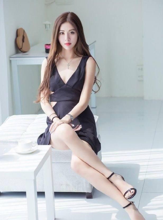 细高跟特殊的设计给人耳目一新的感觉，就是如此美得不一般!