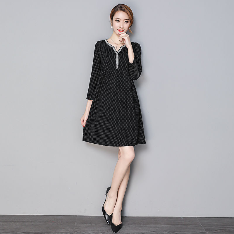 屁股大的胖女人，快试试“瘦死人”棉绸裙，真大胆美的路人直回头