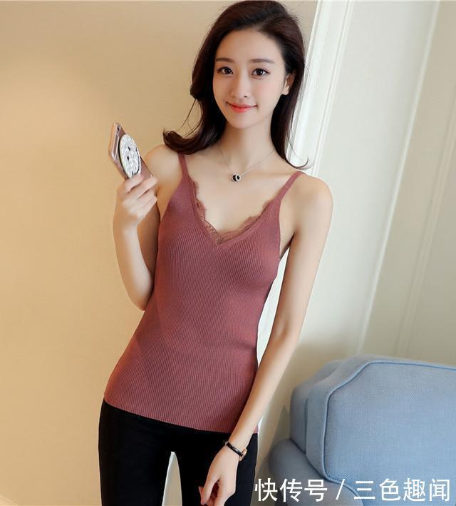 街拍：大气有魅力的紧身打底裤美女，凹凸曲线给人耳目一新的感觉