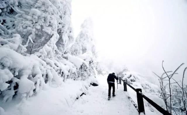 千年古诗，还原峨眉山最美雪景