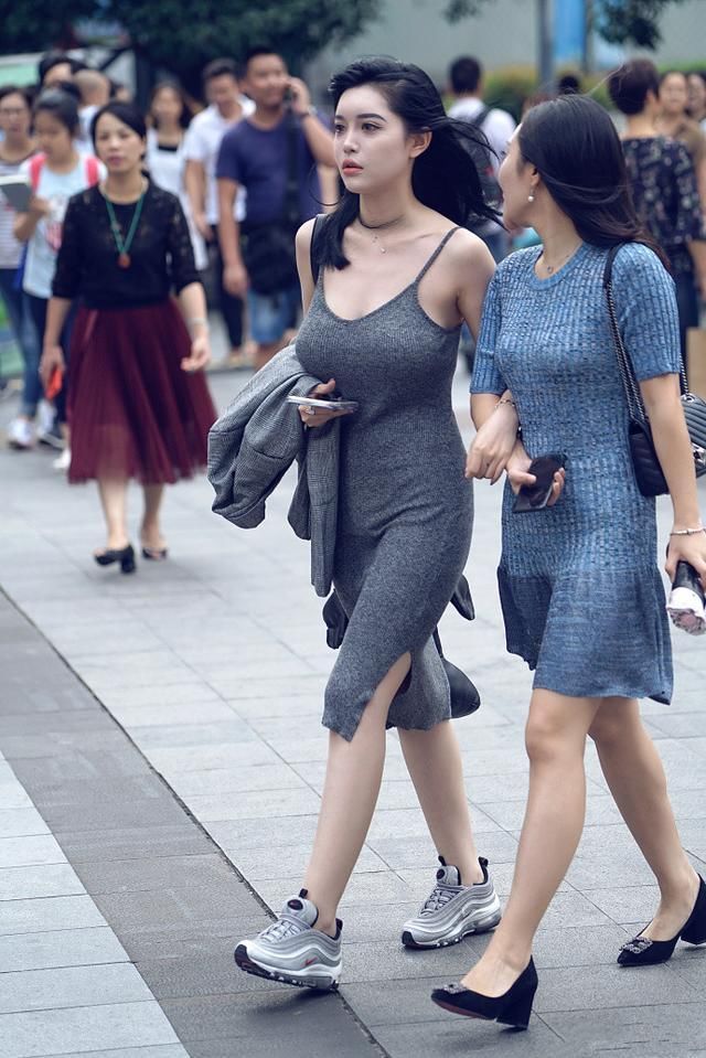 深圳街拍 长腿美女穿真好看, 有多少男人能Hold住呢?因为她太养眼