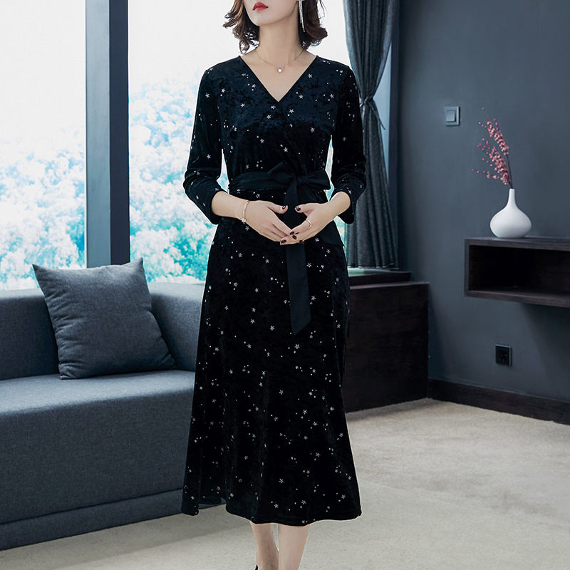 我51岁了，今秋特爱穿这款高贵秋裙，时髦又不失高贵，当真美