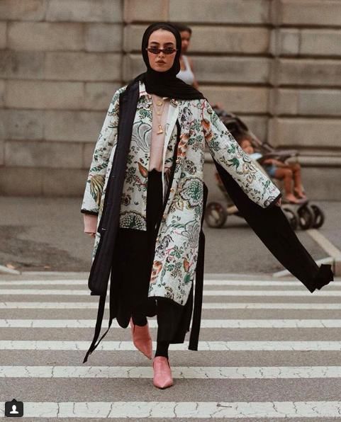 纽约时装周古力娜扎阿汤嫂比邻而座全程无互动,被孤立的中国小花