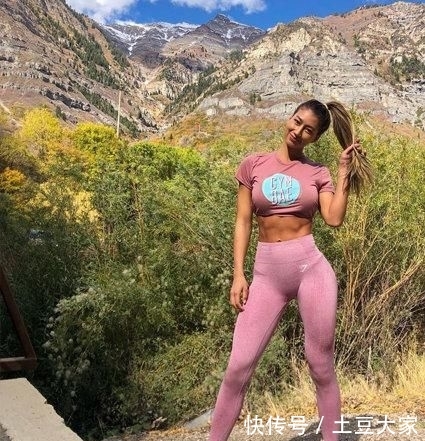 『 女网』体重150斤还能做到如此身材纤细，欧美健身女网红