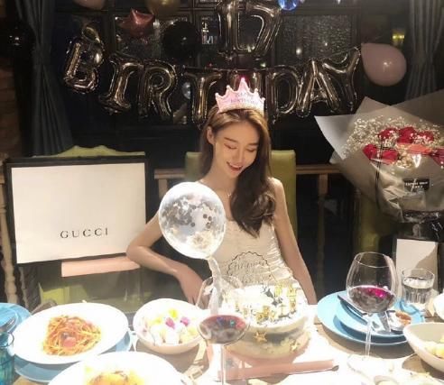 “温婉”公开直播回应“负面消息”，忘开美颜的她你们还爱吗？