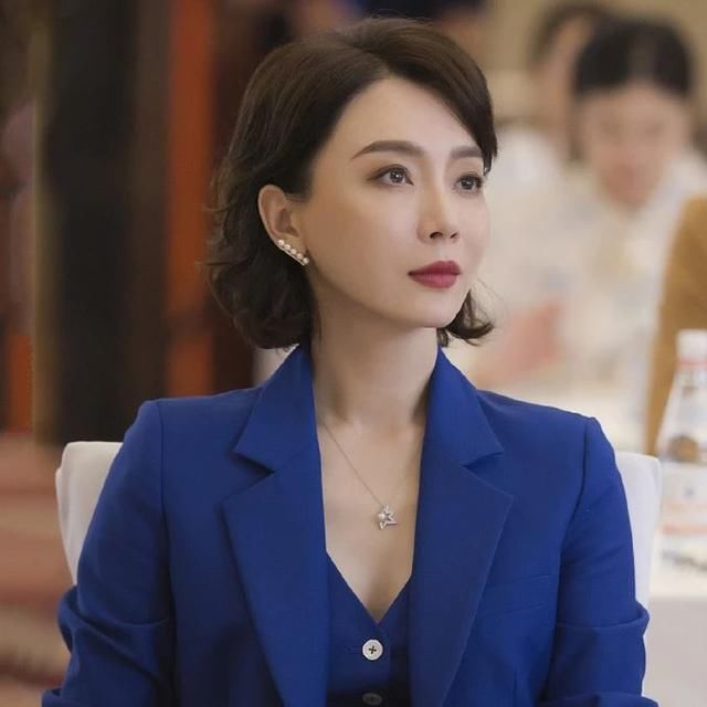 女强人■这个女人也太会涂口红了，陈数新剧看得我好上头