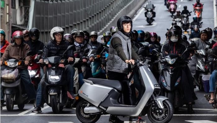 Gogoro和雅迪G5的大pk，台湾经销商这次站谁?