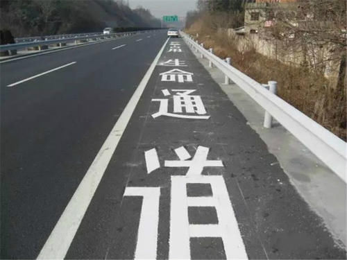  扣12分■高速车道换备胎被扣12分？交警教给你这么做，不扣分也