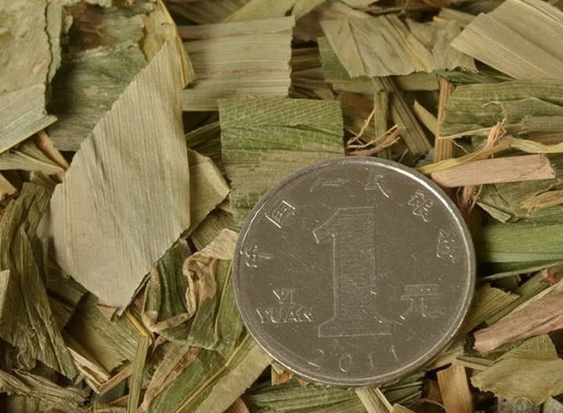 山上一种像竹叶的野草，过去农民用来喂猪，殊不知如今30元一斤