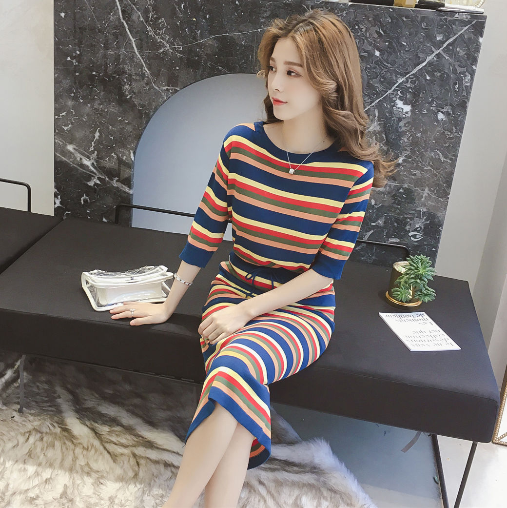 入秋后,越来越流行“小香风”,我和姐姐各囤3件,美的令人窒息