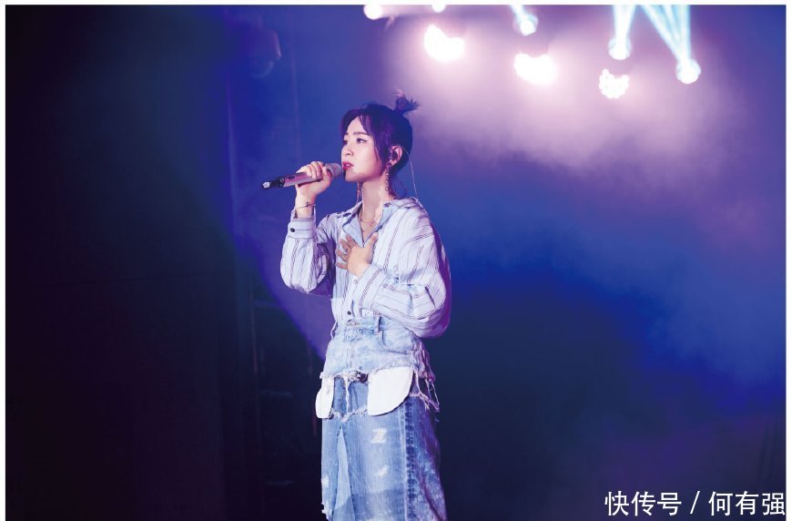 杨幂周笔畅同框,穿波点连衣裙的杨幂竟然输了,网友:真的尴尬了