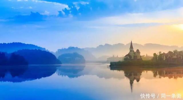 重庆南川区一个小镇,有人工大湖和瑞士风情小镇,曾有电影来取景