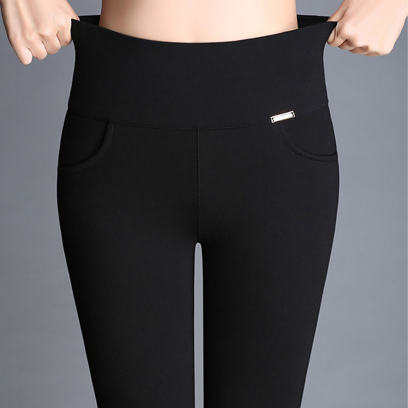 80后的老婆特爱穿紧身裤，搭配高跟鞋超显身材，连背影都美呆了