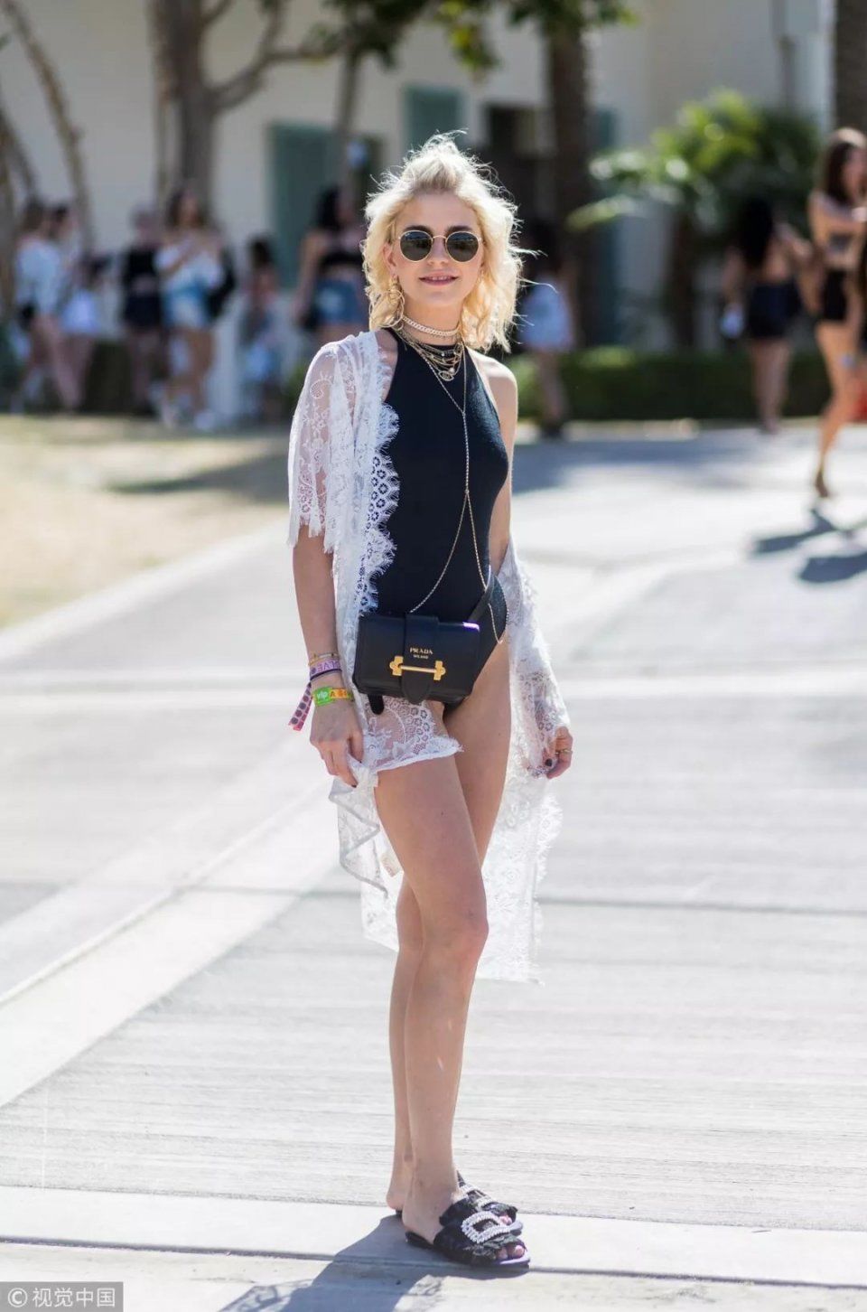 高级的泳衣，一定是纯色的!