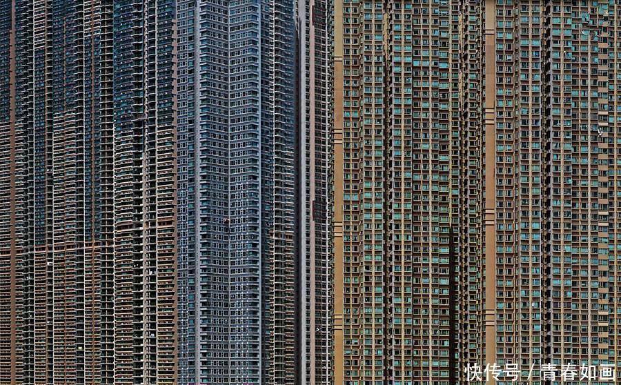 高空航拍下高密度的香港大楼，看着让人头晕目眩